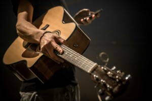 Guida all'acquisto di una chitarra acustica
