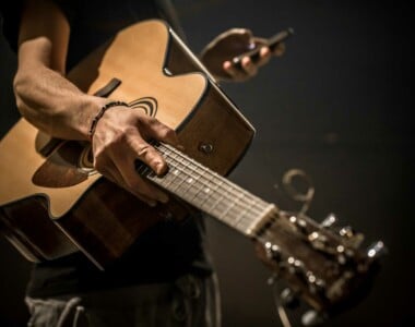 Guida all'acquisto di una chitarra acustica