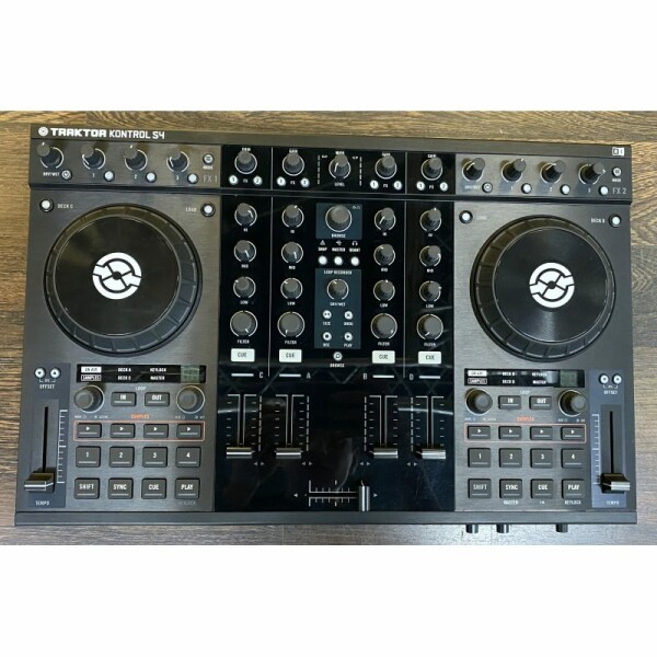 usato Native Instruments Traktor Kontrol S4 + Case Originale