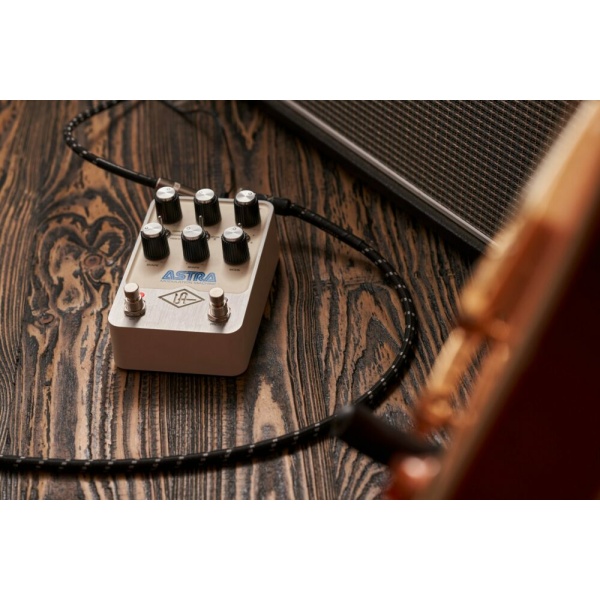Universal audio ASTRA MODULATION MACHINE STEREO PEDALE