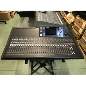 YAMAHA LS9-32 DIGITAL MIXER - 32 FADER