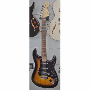 SQUIER AFFINITY STRAT HSS