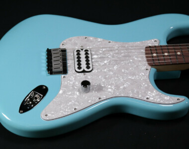 stratocaster tom delonge