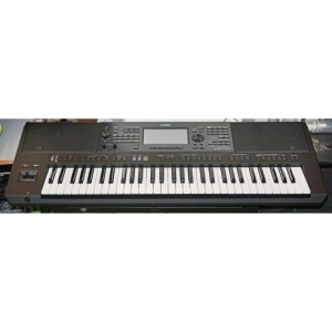 YAMAHA PSR SX700