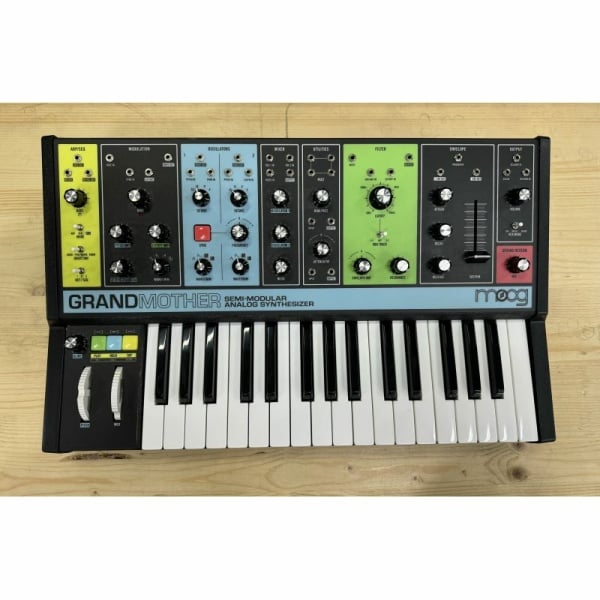 usato Moog Grandmother Sintetizzatore Analogico 32 Tasti