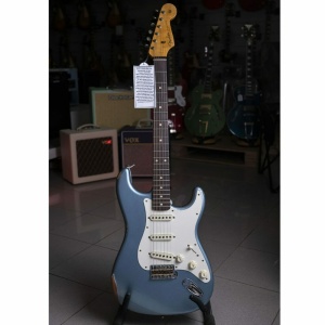 STRATOCASTER® LTD 59 RELIC FADED AGED LAKE PLACID BLUE