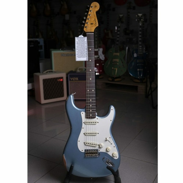 STRATOCASTER® LTD 59 RELIC FADED AGED LAKE PLACID BLUE