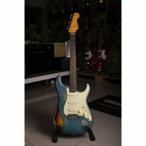 STRATOCASTER® 61 HEAVEY RELIC RW AGED OCEAN TURQUOISE OVER 3-COLOR SUNBURST