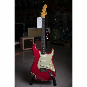STRATOCASTER® 63 LIMITED EDITION HEAVY RELIC® AGED FIESTA RED