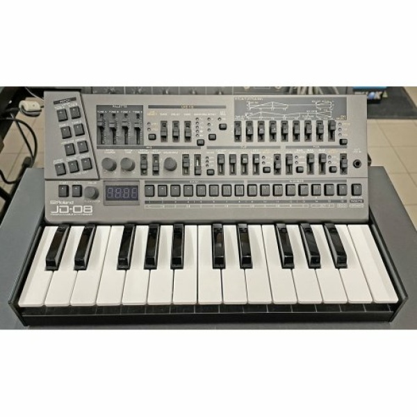 ROLAND JD-08 + K25M