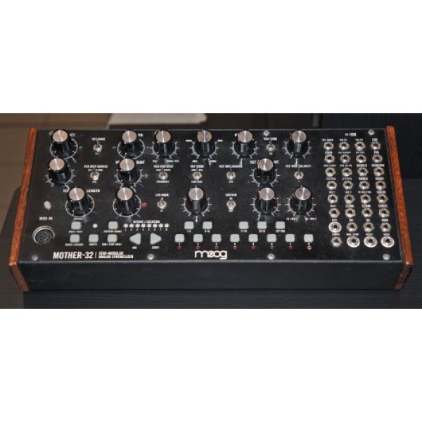 MOOG MOTHER 32