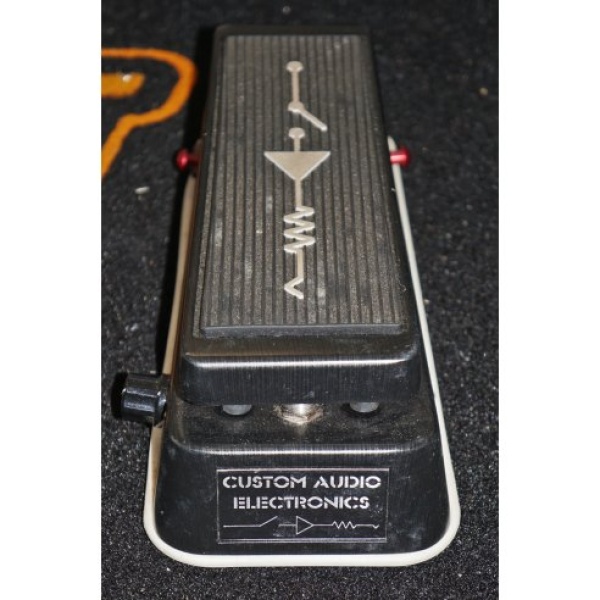 MXR MC404 CAE WAH