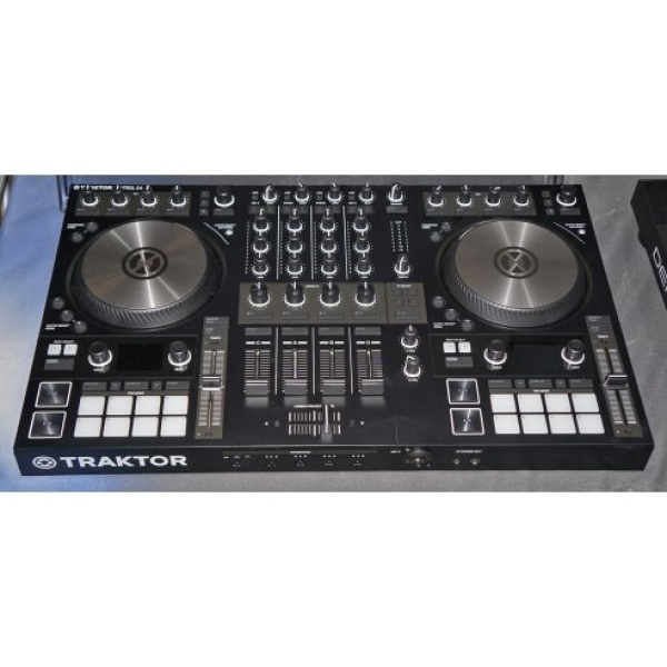 NATIVE INSTRUMENTS TRAKTOR KONTROL S4 MKIII