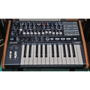 ARTURIA MINIBRUTE 2