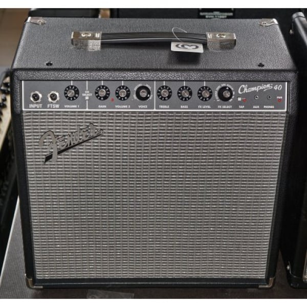 FENDER CHAMPION 40