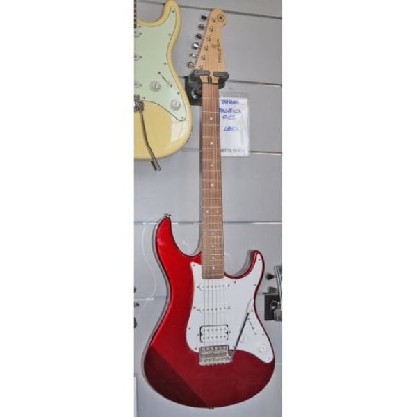 YAMAHA PACIFICA 012