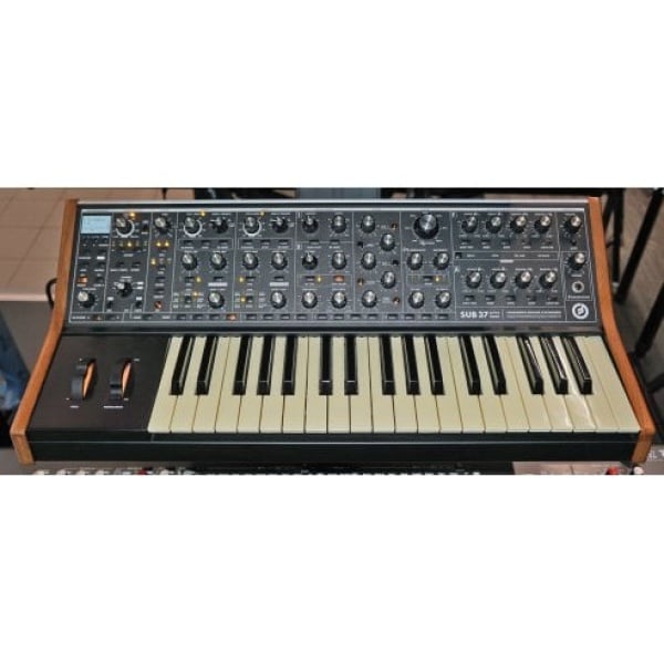 MOOG SUB37 TRIBUTE EDITION
