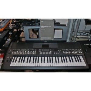 YAMAHA PSR SX600