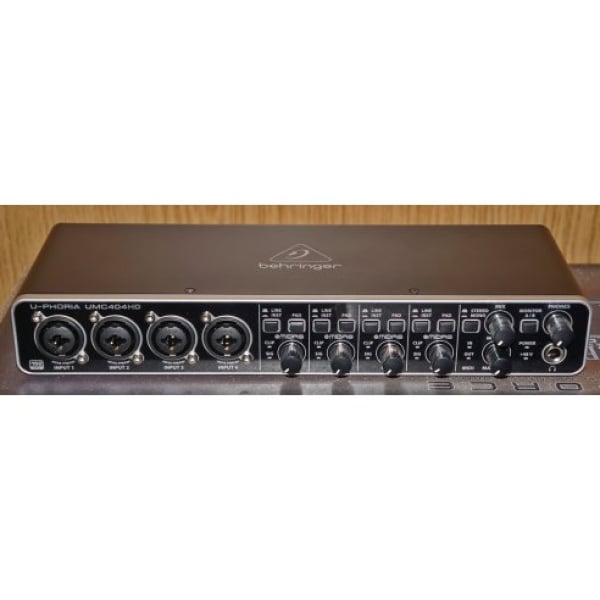 BEHRINGER UMC404HD