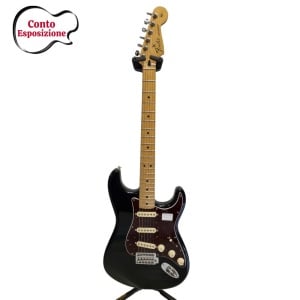 FENDER STANDARD STRATOCASTER