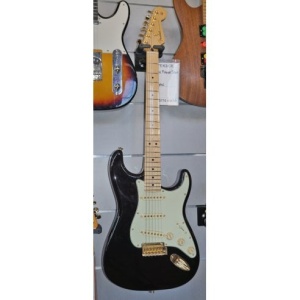 FENDER DE PLAYER STRATOCASTER MN BLACK GOLD
