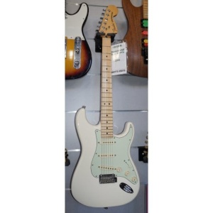 FENDER STRATOCASTER ROADHOUSE DLX