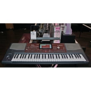KORG PA700