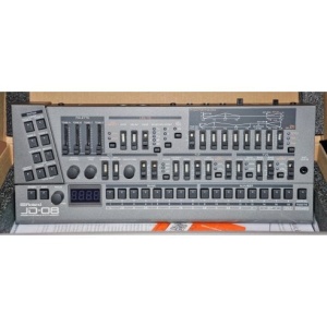ROLAND JD-08