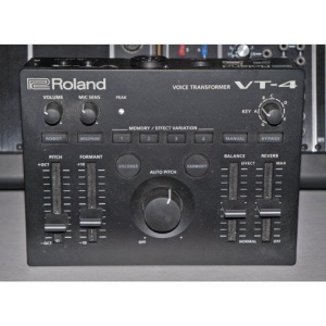 ROLAND VT-4