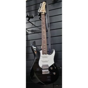 YAMAHA PACIFICA STANDARD PLUS BLACK