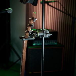 Gravity GSMS08 Supporto per Chitarra con Morsetto da asta